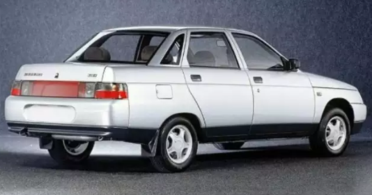 VAZ 2110 是 90 年代后期最时尚 最令人向往的汽车