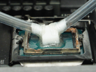 超频英特尔 i7-8700K 上的微流体冷却将温度降低 44%