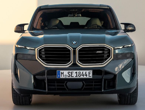 HSV Maloo-crushing BMW XM ute 的渲染出现